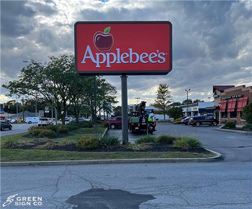 Applebee&#39;s (Anderson, IN): Custom Restaurant Pylon Sign